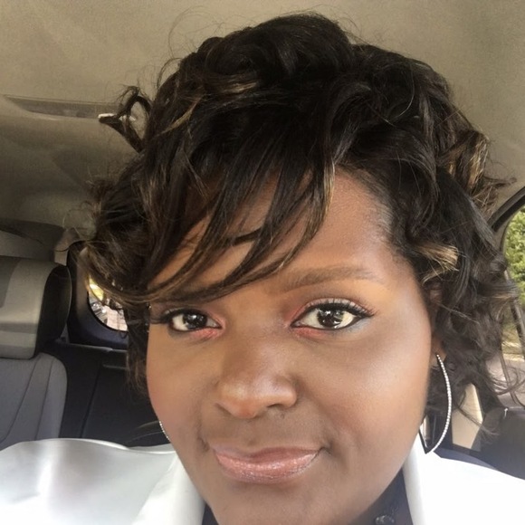 Meet your Posher, Candace - Picture 1 of 1